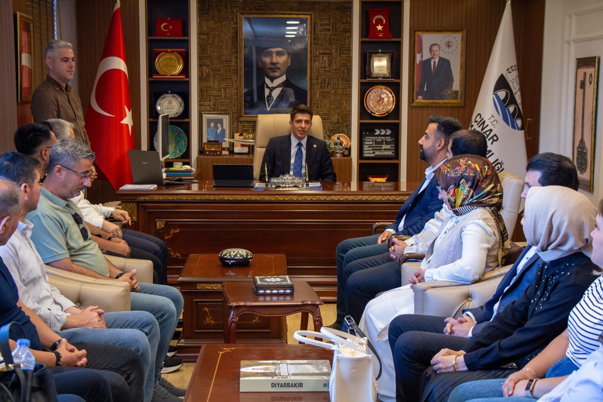 mebcinarmem's tweet photo. 🎓İlçemizde görev yapan idareci ve öğretmenlerimize başarı belgeleri,Kaymakamımız Sayın Zikrullah ERDOĞAN tarafından takdim edildi.Destekleri için Sayın Kaymakamımıza;emekleri için tüm idareci ve öğretmenlerimize teşekkür ediyoruz.
@Z_Erdogan53 
@Murat4Kucukali 
@vali_zorluoglu https://t.co/YR7HvO5pE5