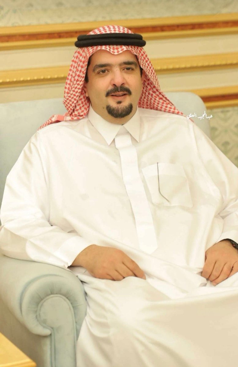 كل ما شفت وجه #عبدالعزيز_بن_فهد تستفيض المشاعر وتطري علي أبيات علي بن حمري يوم قال :

أنا على محبتك عندي شهود
عندي دلالات .. وثبوت .. وقراين

بياض قلبك يجلي أيامي السود
القلب صالح والعروق المداين

أهمم شي أنك على الأرض موجود
وباقي الأمور اللي وراها هوااااااين.