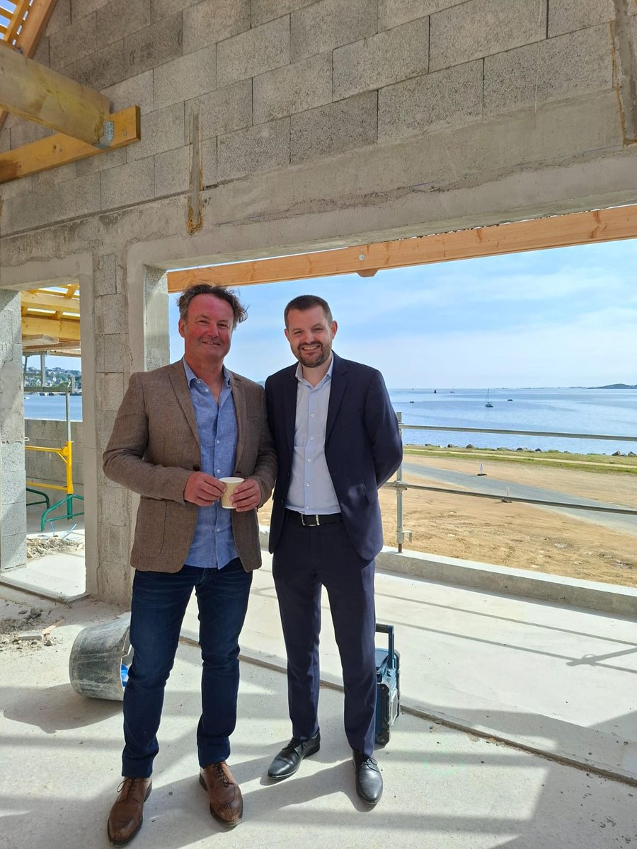 ORPI_TREGORIMMO's tweet photo. 👷‍♂️ Visite chantier aux Terrasses de Kerduel à Perros-Guirec 🌊
🏖️ Appartements encore dispos en front de mer !
📞 Contactez ORPI Trégorimmo / Agence Le Vot pour réserver / 02 96 23 51 62 ou 02 96 91 92 93🔑
#PerrosGuirec #Immobilier #FrontDeMer #Investissement #Neuf #Bretagne https://t.co/hn83zQ0kLY