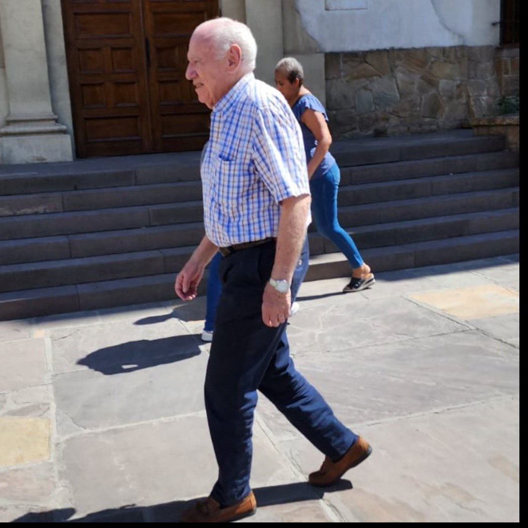 Este milico que voló media ciudad  fue condenado. Pero camina libremente por el centro de Salta...