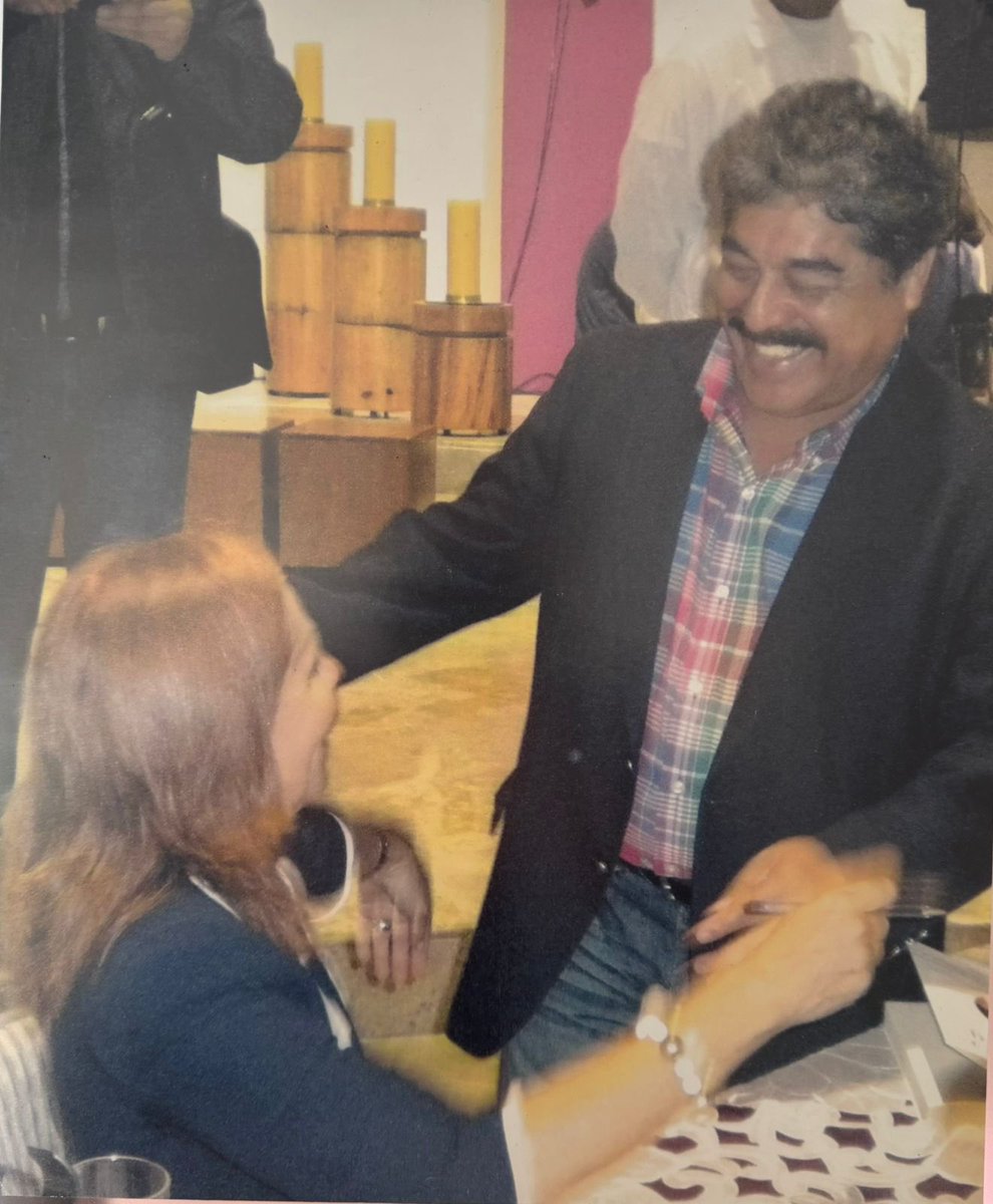 CecilioGarciaC's tweet photo. Mi amiga @valealazraki es hoy en día la corresponsal en Ciudad del Vaticano más reconocida en el mundo. En su última visita a Xalapa, nos reunimos y conversamos acerca de sus dos últimos libros dedicados a Juan Pablo II. https://t.co/T8B6P4uvgb
