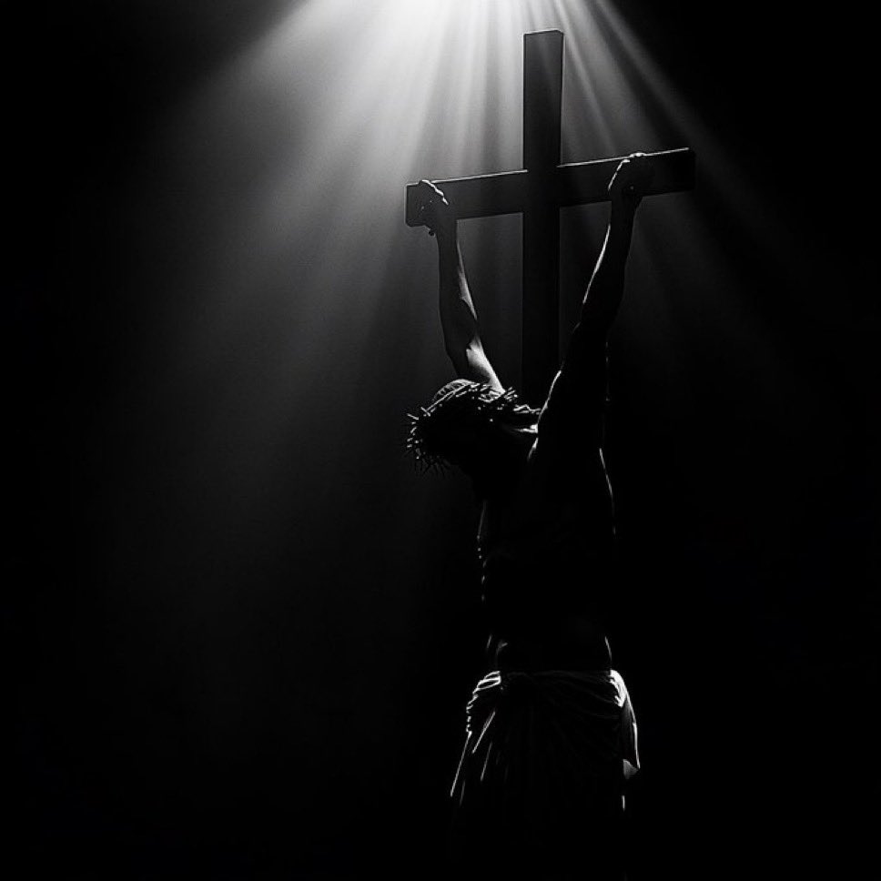 Estamos en una batalla espiritual.

El diablo está luchando por todas nuestras almas y no podemos dejar que él tenga la última palabra.

Como un ejército en pie de batalla, dispuestos a encender el mundo con la luz de Cristo.