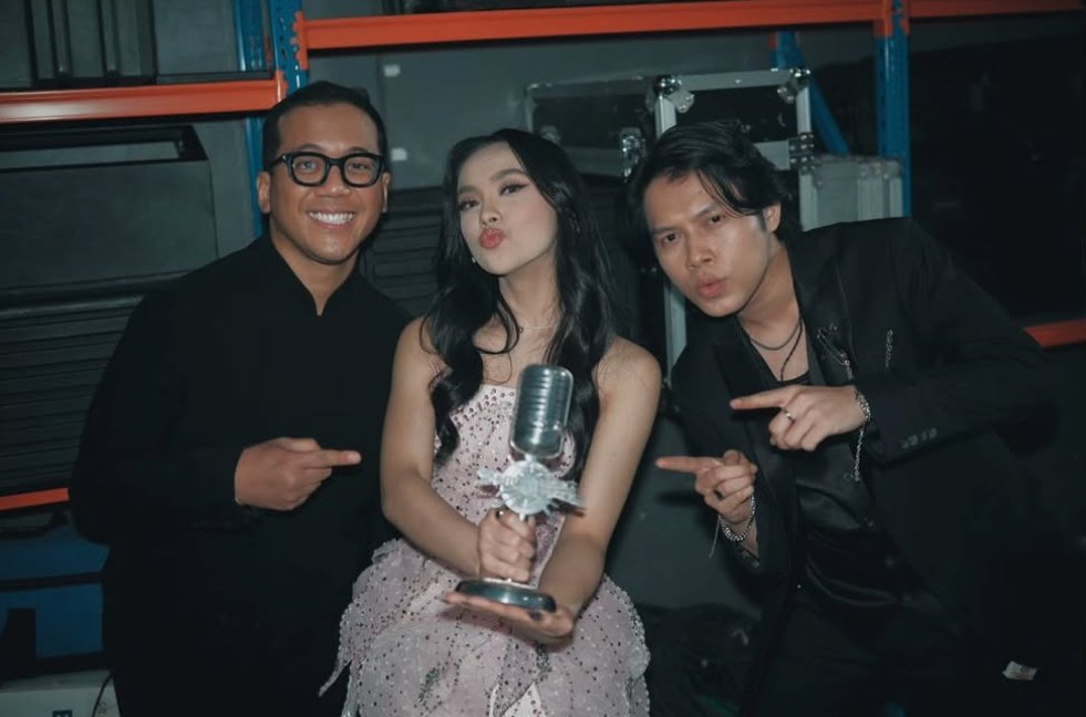 "Dengan segala hormat, salam sardeng" - Keluarga kasih 2025