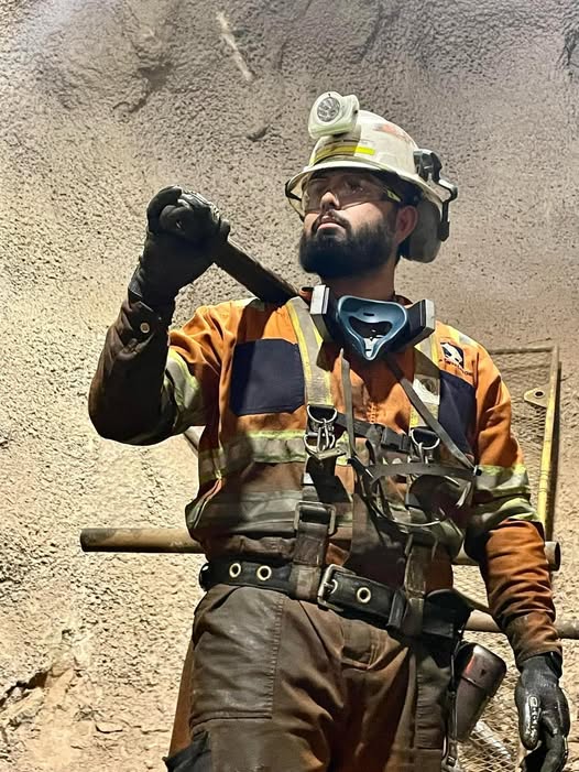 Les compartimos la fotografía de nuestro compañero Emery Borunda👷quien nos manda su #Selfie 📷 desde la Mina Cerros los Gatos.
Comparte con nosotros tu #Fotografía o #Selfie y nosotros la publicamos.
#SelfieMinera #OrgulloMinero #MineríaMexicana