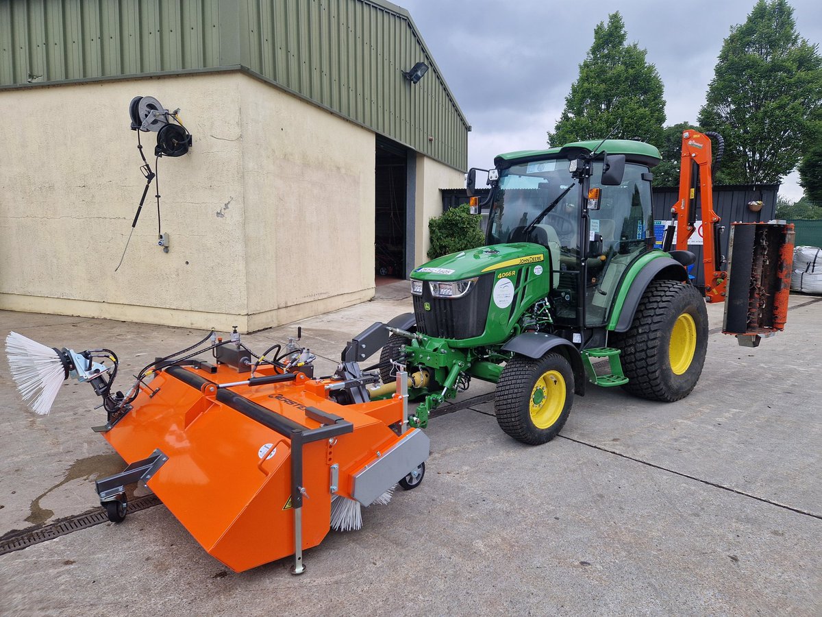weldon_08's tweet image. Time to bring out the John Deere 4066R,  Front mounted Kersten sweeper and Rinieri flail hedge cutter to help keep the Limerick Green Way in tip-top condition.  @kerstenuk @Rinierisrl @JohnDeere
