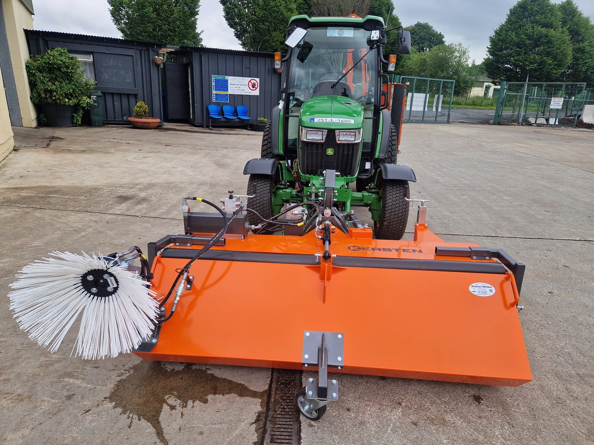 weldon_08's tweet image. Time to bring out the John Deere 4066R,  Front mounted Kersten sweeper and Rinieri flail hedge cutter to help keep the Limerick Green Way in tip-top condition.  @kerstenuk @Rinierisrl @JohnDeere
