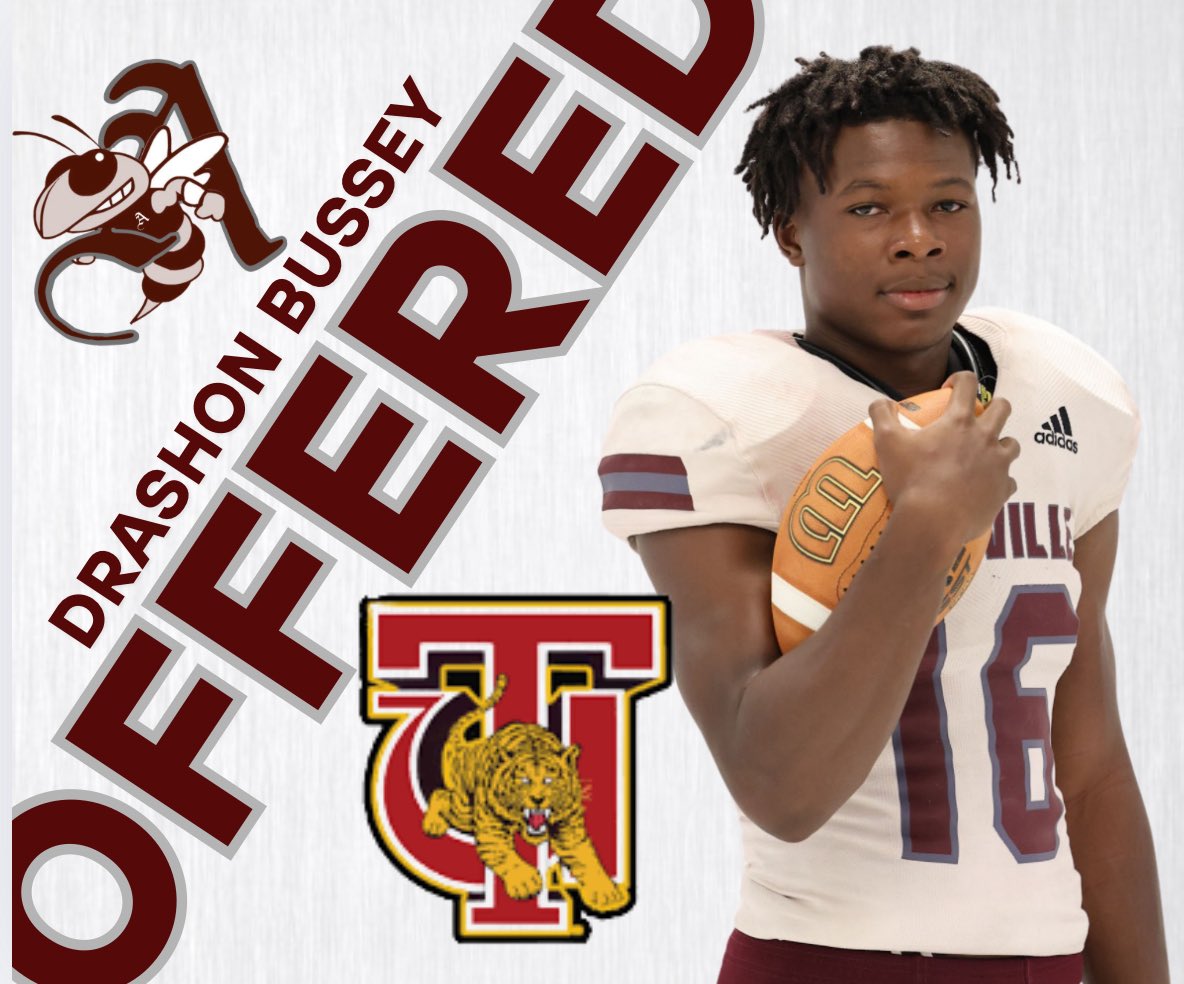 CchStew's tweet photo. Congrats to Hive Nation’s rising Sr DE/TE DraShon Bussey for receiving an offer from Tuskegee University today at camp. Thanks Coach James for recruiting the Ville. 
#HiveNation @AL_Recruiting @SkegeeFotball @DynastyUrec @Coach_james3 https://t.co/XH2IqGa4mt