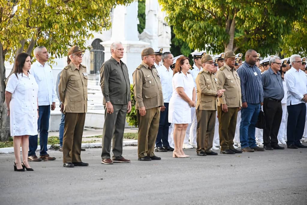 El presidente Miguel Díaz-Canel Bermúdez encabezó el Acto político y ceremonia militar en ocasión del 120 Aniversario del fallecimiento del Mayor General Máximo Gómez, General en Jefe del Ejército Libertador. Participó la gobernadora de la capital <a href="/YanetHzP25/">Yanet Hernández</a>