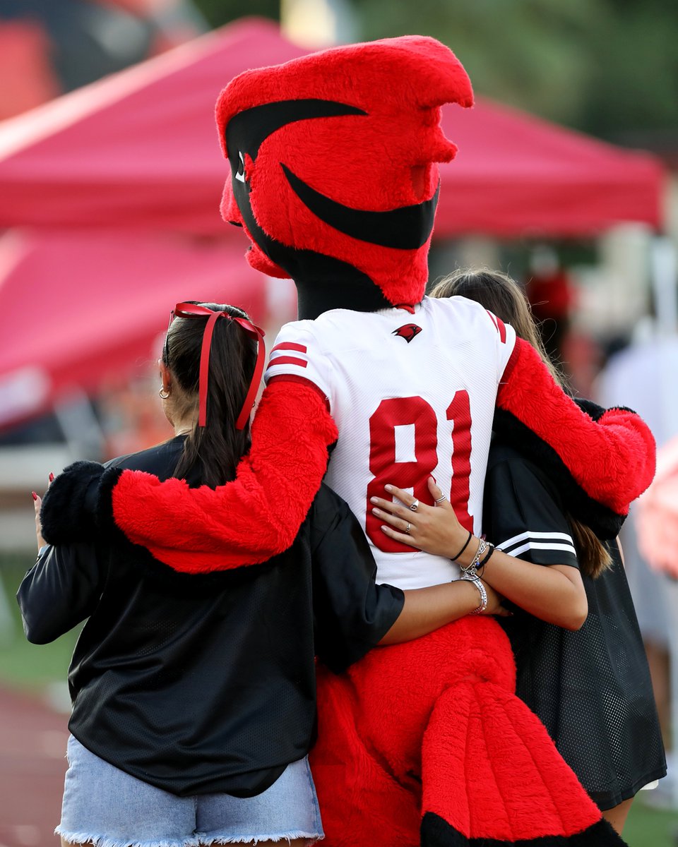 uiwcardinals's tweet image. Shoutout to our ultimate hype hero, Red! Thanks for always bringing the energy, the smiles and the Cardinal pride. Happy National Mascot Day! 🏆
#GoCardinals #UIW #YourJourneyOurMission #NationalMascotDay