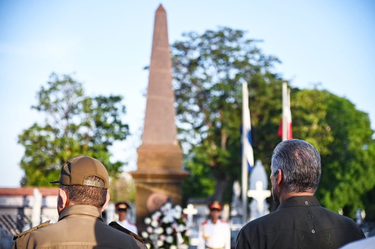 #Cuba | El presidente <a href="/DiazCanelB/">Miguel Díaz-Canel Bermúdez</a>  encabezó el Acto político y ceremonia militar en ocasión del 120 Aniversario del fallecimiento del Mayor General Máximo Gómez, General en Jefe del Ejército Libertador.
<a href="/PartidoPCC/">Partido Comunista de Cuba</a> 
✍️<a href="/PresidenciaCuba/">Presidencia Cuba 🇨🇺</a>