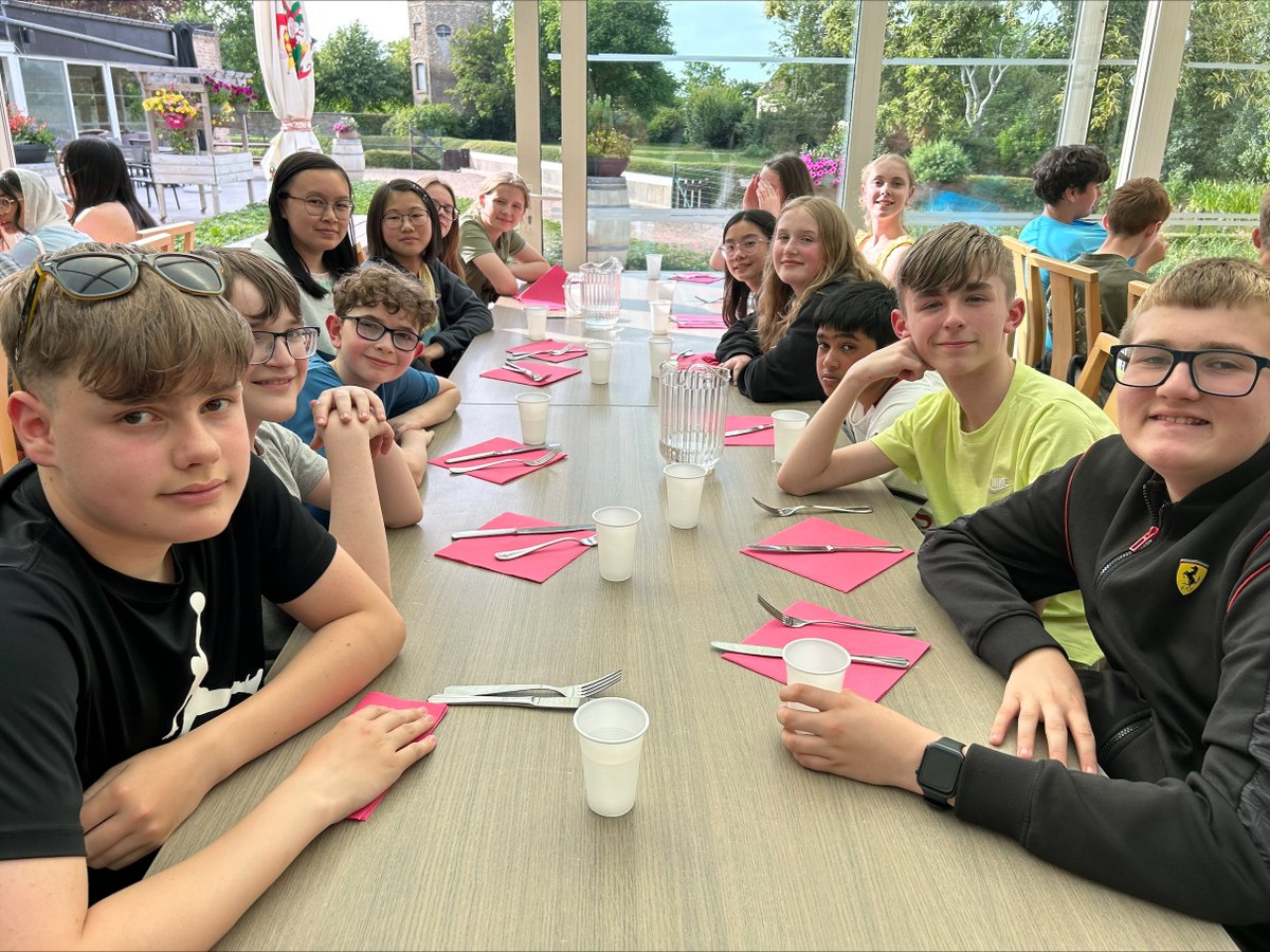 🌟 **Battlefields Update** 🌟

After a long day's travel, some of our "Old Abbey" Battlefielders are settling down for something to eat 🍽️  ahead of a busy day exploring the historic battlefields! ⚔️

Stay tuned for updates and photos! 📸✨

#OldAbbeyAdventures #BattlefieldsTour