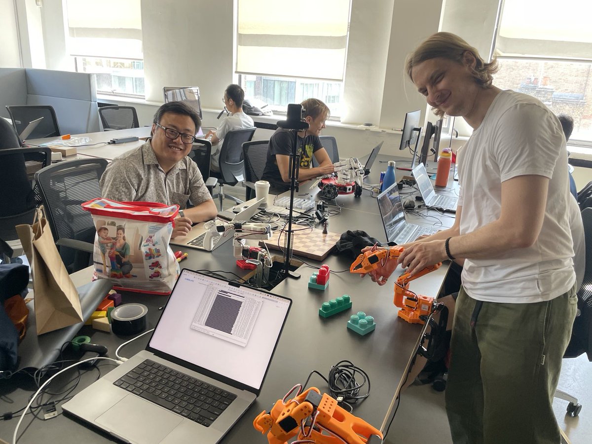 sotalikesfuture's tweet image. This past weekend, SoTA held the Embodied Intelligence Hackathon in London. We had dozens of teams competing for both our local prizes and @Huggingface's global @LeRobot challenges.
SoTA's champions were:
Overall prize (£1,000): Calum & James, for their low-cost lab…