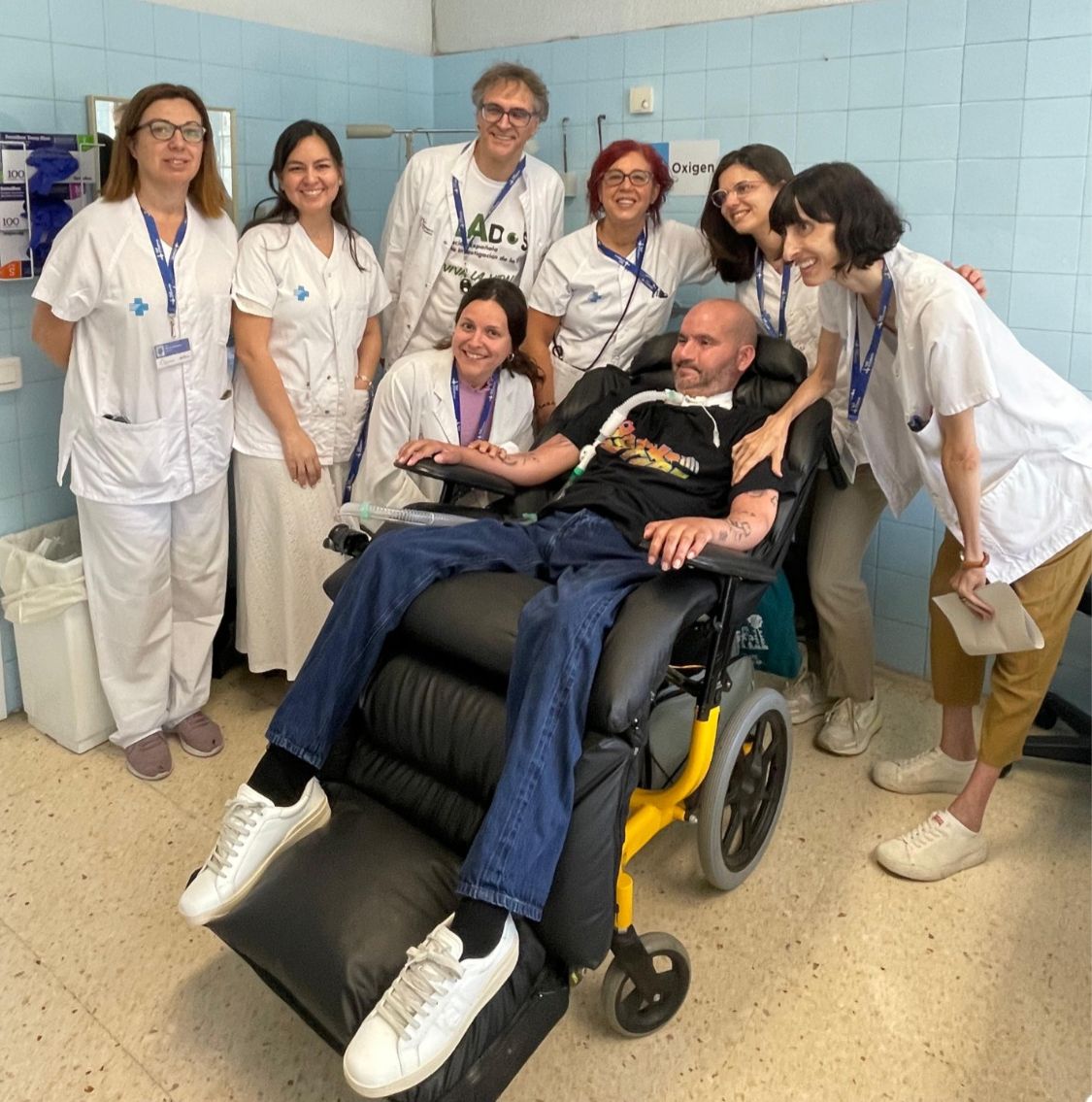Jordi Sabaté Pons (@pons_sabate) on Twitter photo Os presento a parte del equipo de la Unidad de ELA <a href="/vallhebron/">Vall d'Hebron</a>
Son mi familia y mis ángeles de bata blanca.
GRACIAS POR EXISTIR 🥰
OS ADORO 😘 Os presento a parte del equipo de la Unidad de ELA <a href="/vallhebron/">Vall d'Hebron</a>
Son mi familia y mis ángeles de bata blanca.
GRACIAS POR EXISTIR 🥰
OS ADORO 😘
