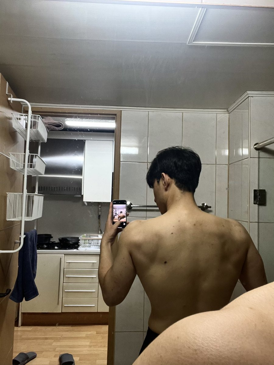 앞 뒤 어디가 더 좋아?
#섹트 #일탈 #헬창 #복근