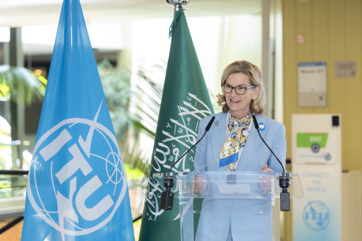 KSAPermanentGVA's tweet image. أقامت هيئة الاتصالات والفضاء والتقنية وبعثة المملكة الدائمة لدى #UNGeneva حفل استقبال على هامش افتتاح أعمال دورة مجلس الاتحاد الدولي للاتصالات 2025 في جنيف، والذي أعلنت فيه المملكة عن ترشحها لعضوية مجلس الاتحاد الدولي للاتصالات للفترة 2027–2030.
وجرى الإعلان الرسمي بحضور معالي…