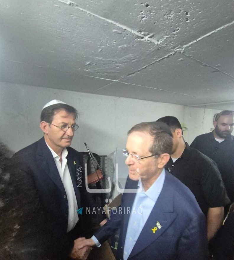 Fare gibi yerin altında saklanıyorlar.