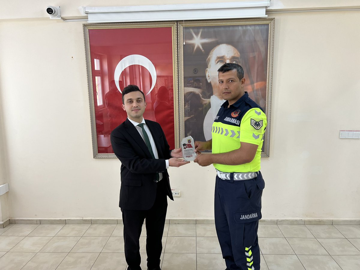 TC_ilic's tweet photo. Kaymakamımız Sn. Meriç Dinçer tayini çıkan jandarma personellerine verilen veda yemeğine katıldı.
 
Haberin Detayı⬇️

https://t.co/LogvxiOOxf https://t.co/kltof7P2Ke