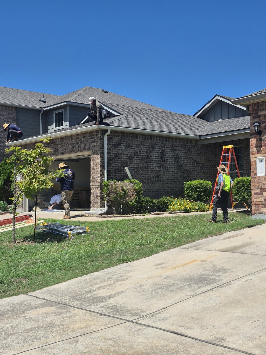 kirk1betzina's tweet photo. Day 11 #Austin Out again with @dansgutters helping him solve his problem by finding specialized local labor in the area of his jobs. https://t.co/GctI6q0TqK completely changes the game for contractors by doing just that.  #BuiltForThoseWhoBuild #ChaseTheCall https://t.co/dNshBRzqso