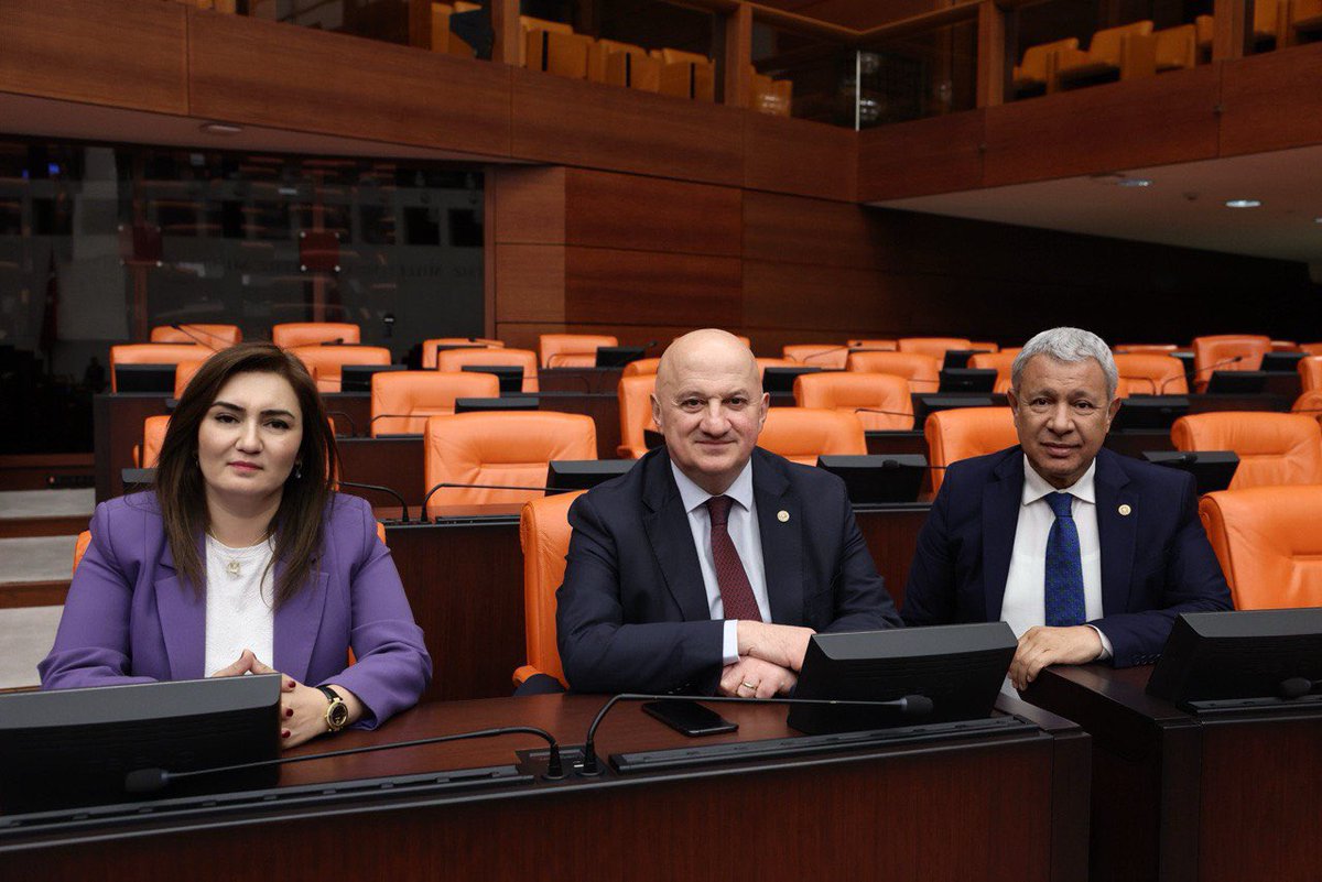 Av. Sevda Erdan Kılıç (@sevdaerdan) on Twitter photo 📍TBMM
Artvin Milletvekilimiz <a href="/UgurBayraktutan/">Uğur Bayraktutan CHP</a> ve Adana Milletvekilimiz <a href="/orhanssumer/">Orhan SÜMER</a> ile birlikte Bazı Kanun ve Kanun Hükmünde Kararnamelerde Değişiklik Yapılmasına Dair Kanun Teklifi’nin görüşmeleri için genel kuruldayız.
#chp #tbmm 📍TBMM
Artvin Milletvekilimiz <a href="/UgurBayraktutan/">Uğur Bayraktutan CHP</a> ve Adana Milletvekilimiz <a href="/orhanssumer/">Orhan SÜMER</a> ile birlikte Bazı Kanun ve Kanun Hükmünde Kararnamelerde Değişiklik Yapılmasına Dair Kanun Teklifi’nin görüşmeleri için genel kuruldayız.
#chp #tbmm