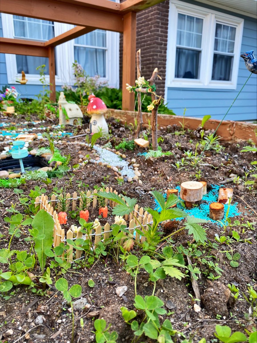 🌷Magic in every conner🌷
We've finished our fairy garden here at Shore Harbor
neighborhood. Crafted with love by are amazing
residents! Here is a peak of some of the magic✨