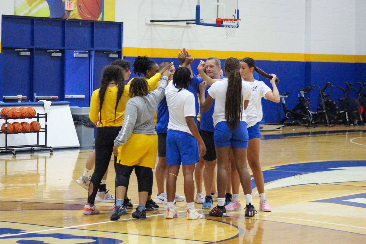 First workout with our first-year student-athletes. Great to have them on campus and in the 🏀 practice facility❗️

#PrideOfLI