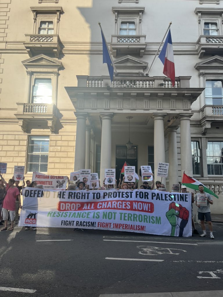 Today, we united in protest with <a href="/aiftv1/">Anti-Imperialist Front</a> <a href="/AC_Resist/">AntiCapitalist Resistance 🍓</a> <a href="/BolshevikTend/">BolshevikTendency</a> <a href="/WorkersHammer/">WorkersHammer I Spartacist League Britain</a> <a href="/RCGFRFI/">RCG (FRFI)</a> <a href="/IBT1917/">International Bolshevik Tendency</a> <a href="/workerspowerL5I/">Workers Power</a> <a href="/PSCupdates/">Palestine Solidarity Campaign</a> against French statement repression against pro-Palestinian and trade union activists! Thank you to all who came out and made some noise to let the