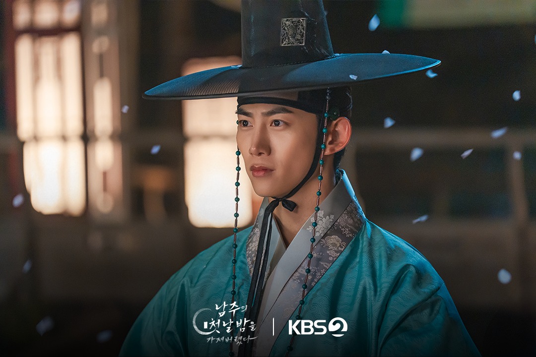 kdramanews12's tweet photo. Seohyun Struggles To Outwit Taecyeon’s Fierce Pursuit In “The First Night With The Duke” #TheFirstNightWithTheDuke #thefirstnightwiththedukeep2 #thefirstnightwiththedukeep3 #TAECYEON
Click To Watch: https://t.co/sx9KuVIWYe https://t.co/yecPmw58sn