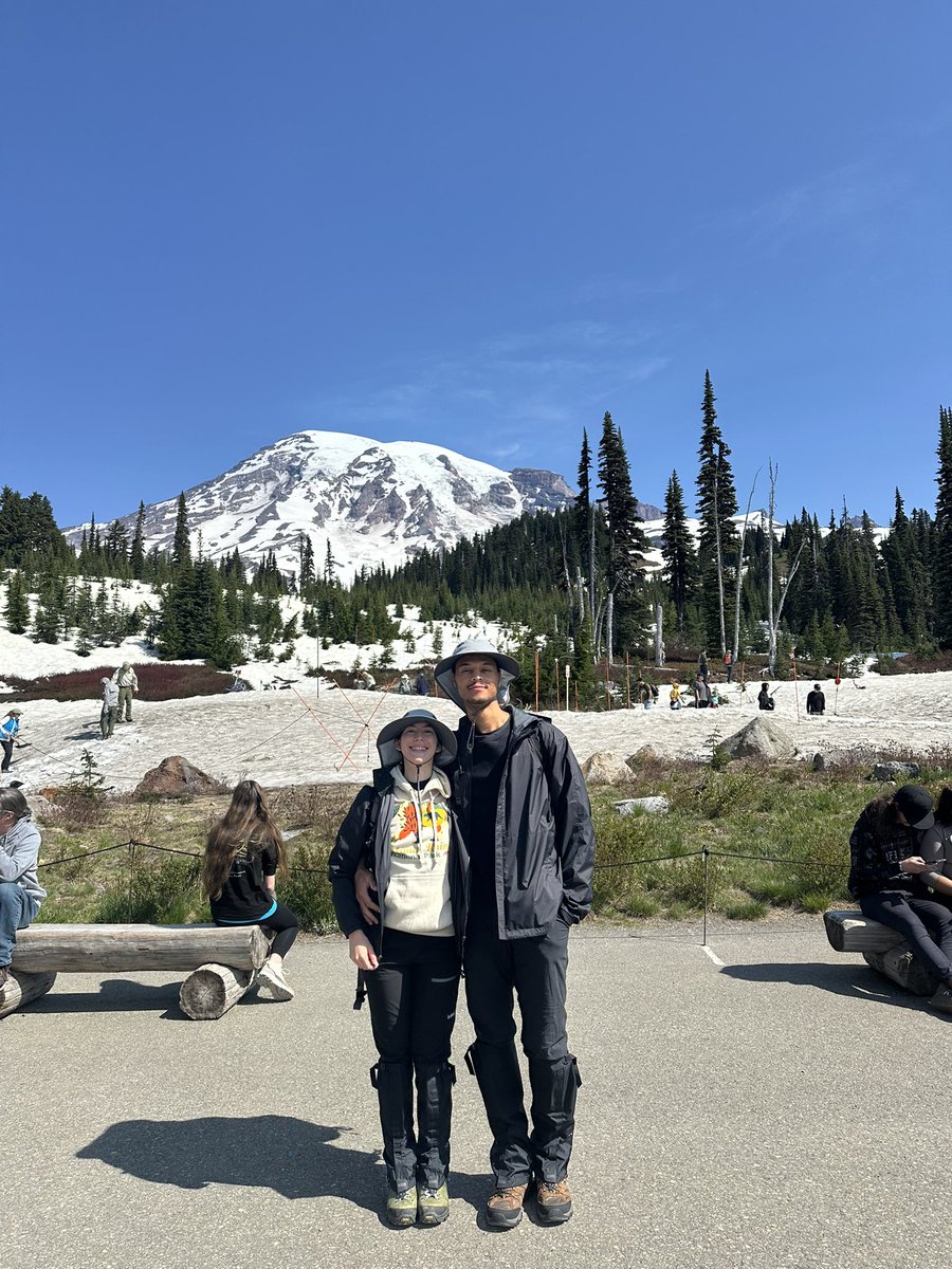 carsonalewis's tweet image. Mt. Rainier’s Camp Muir trail DONE!