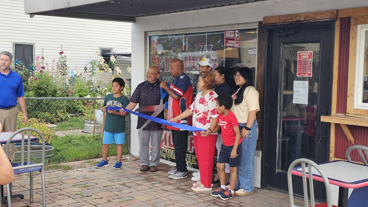Larry_SkyTab's tweet image. Had the pleasure of being onsite with @jckschamber during the ribbon cutting of Z&amp;amp;Z Filipino Cuisine. Opening 06/18/25 in #JunctionCityKS. @SkyTabPOS from @Shift4 is up and running to make order taking smooth and easy. Come see them and have some delicious Filipino food.