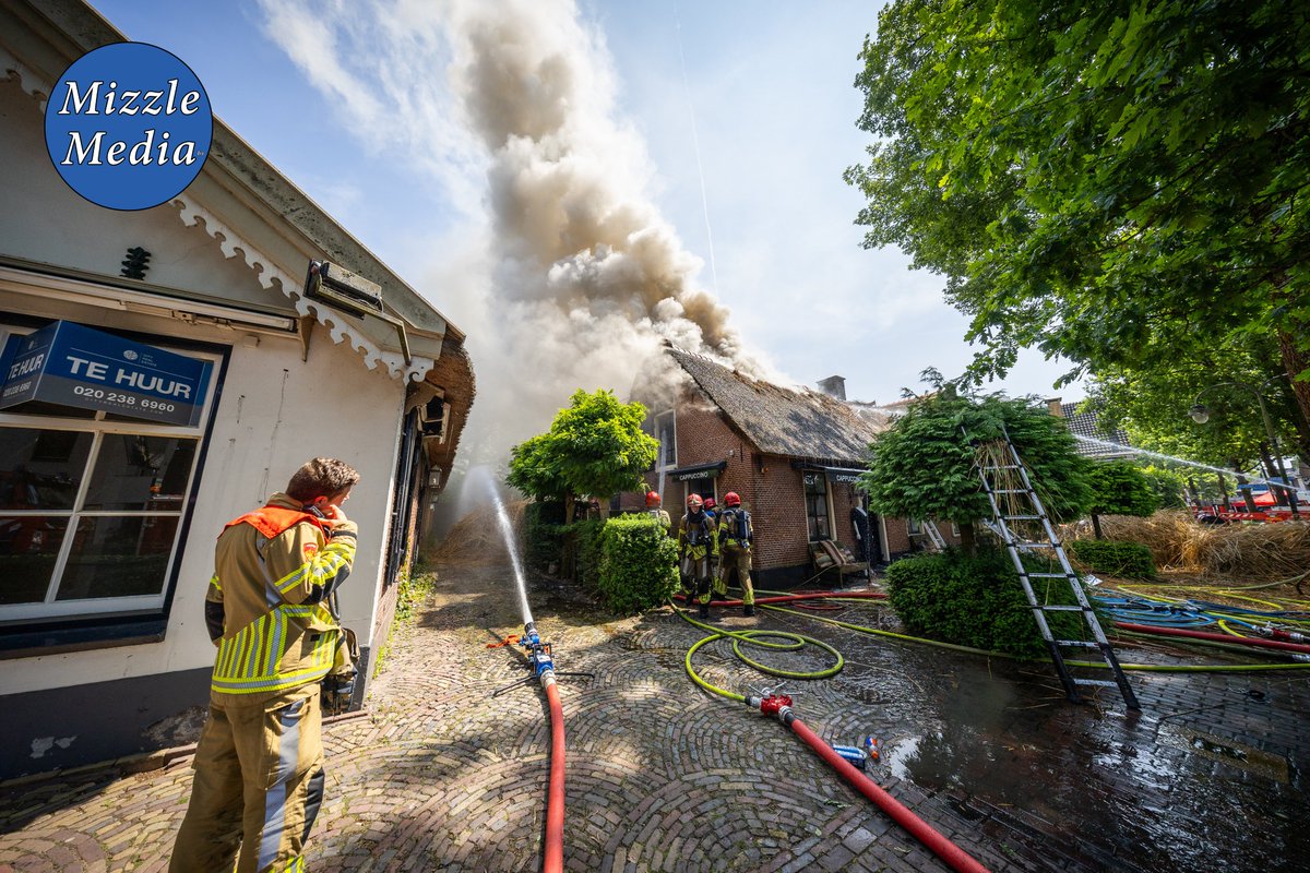 Zeer grote brand in Laren (Noord-Holland)