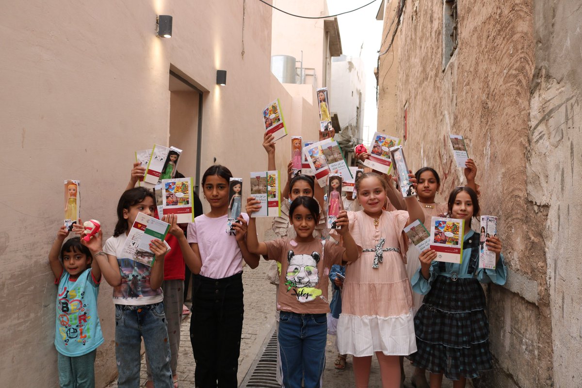 ICRC_IQ's tweet image. Over 100 children in Mosul’s Old City attended a puppet show organized by the @ICRC in Iraq, raising awareness about the dangers of mines and unexploded ordnance through play and fun storytelling. #Iraq