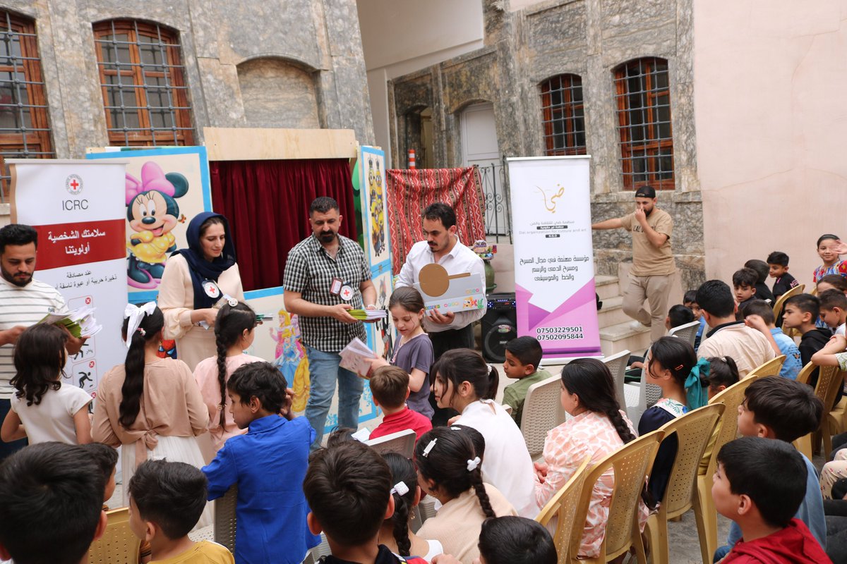 ICRC_IQ's tweet image. Over 100 children in Mosul’s Old City attended a puppet show organized by the @ICRC in Iraq, raising awareness about the dangers of mines and unexploded ordnance through play and fun storytelling. #Iraq