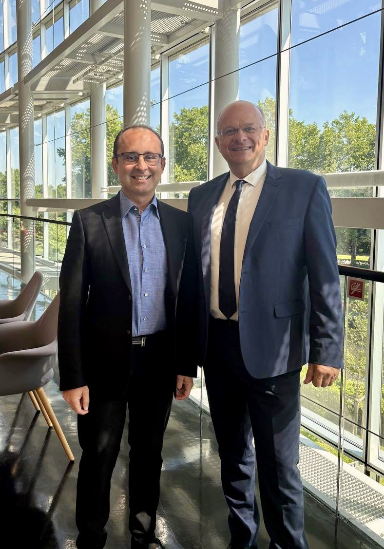 Heureux de retrouver <a href="/CristianSBusoi/">Cristian Bușoi</a>, ancien Président de <a href="/EP_Industry/">ITRE Committee Press</a>, désormais secrétaire d’État à l’Énergie 🇷🇴

Un allié fort pour faire du nucléaire un pilier stratégique de notre compétitivité industrielle et souveraineté énergétique. 

Au plaisir de retravailler ensemble!