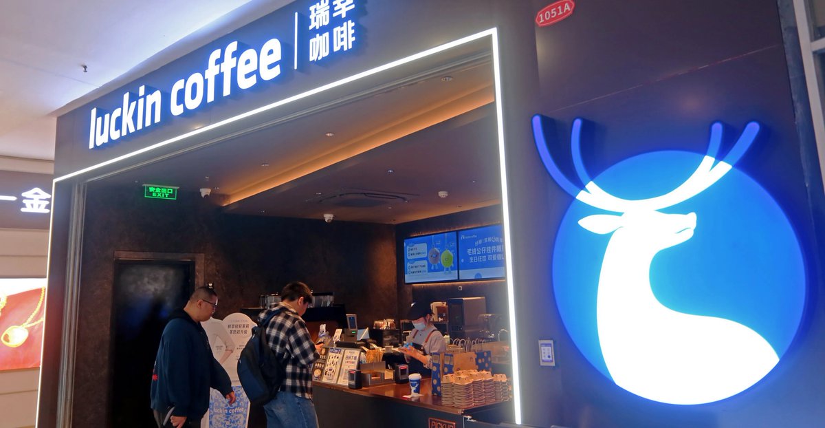 danqing_liu's tweet image. Luckin Coffee, the cheap Chinese coffee store chain, is opening stores in NYC.
It'll be fascinating to see if / how it can challenge Starbucks and other local cheap (?) chains like Blank Street in any meaningful way.
(It's opening a store near me that's a former blank street…