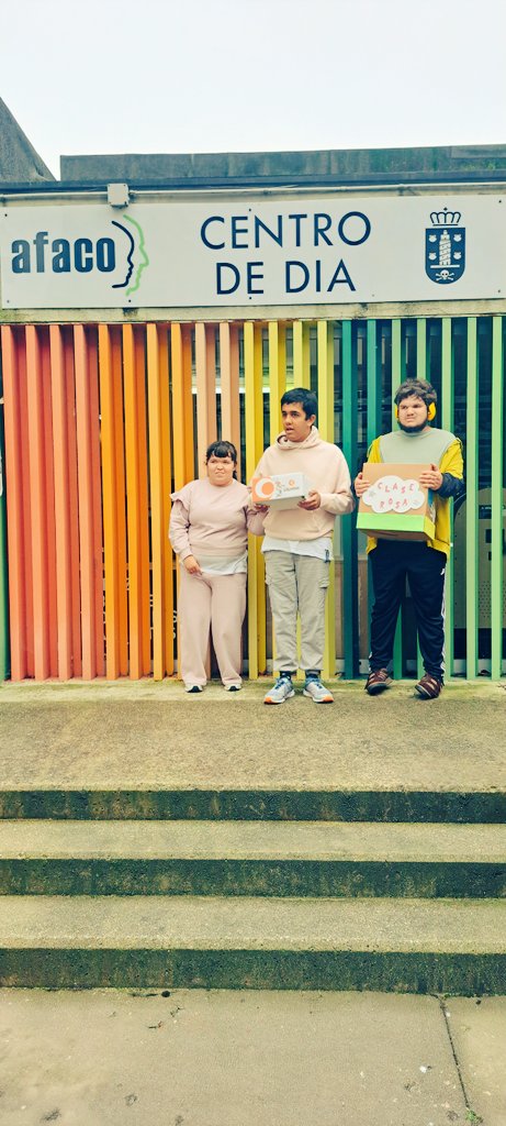 ♻️💜 La clase Rosa, para cerrar su proyecto de aula "IMOS REUTILIZAR" acudieron a la asociación <a href="/AfacoAlzheimer/">AFACO</a> a donar, semilleros y los juegos y juguetes que hicieron en clase con material al que le dieron una segunda vida. Gracias AFACO por recibirnos!!! 🤗