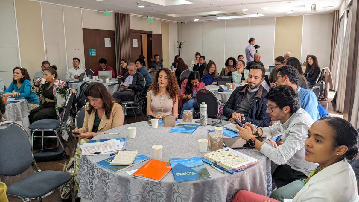 Hoy iniciamos el Diálogo Nacional sobre Gobernanza del Agua en Bogotá 🌊 Con voces de FAO🇨🇴, <a href="/MinAmbienteCo/">MinAmbiente Colombia</a> y la <a href="/EmbajadaColDE/">Botschaft von Kolumbien in Deutschland</a> abrimos un espacio para fortalecer la gestión responsable del agua en Colombia. #AguaVidaYGobernanza 

🧵⬇️