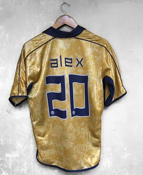 Dünyanın en estetik olmayan Arial yerine klüplerle özdeşmiş fontlar istiyoruz #ArialOut #ArialFontİstemiyoruz