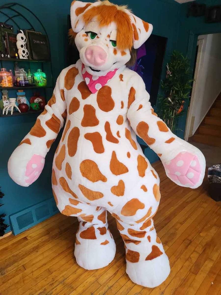 crinkle_butt's tweet image. looking to rehome my @plush_army suit, you will not get character rights (you need to change the name, everything else can be kept as is) 
looking at offers around 3.5k (paid over 5k) the suit is basically brand new. worn twice. fits most sizes as stuffing can be taken in/out