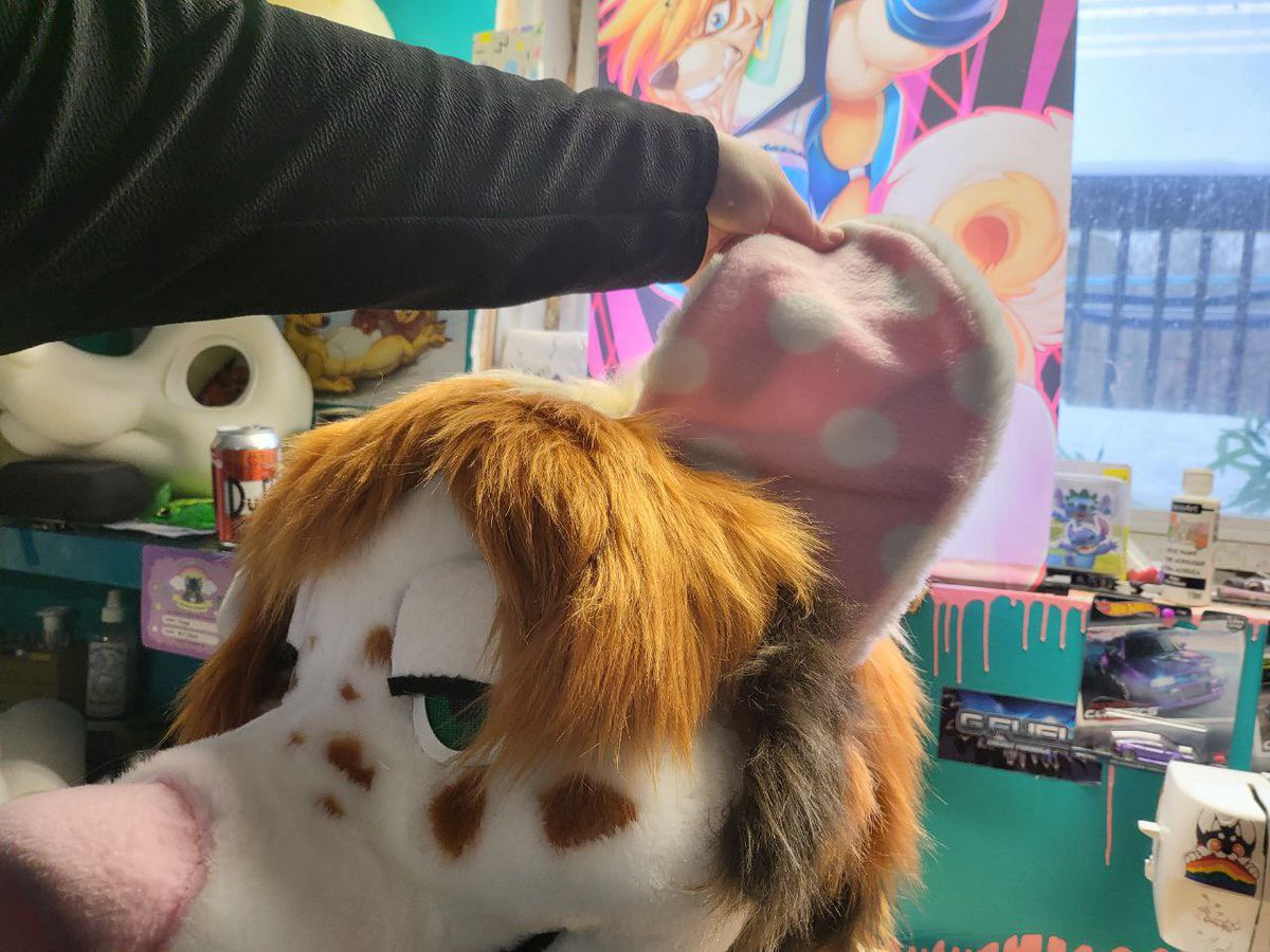 crinkle_butt's tweet image. looking to rehome my @plush_army suit, you will not get character rights (you need to change the name, everything else can be kept as is) 
looking at offers around 3.5k (paid over 5k) the suit is basically brand new. worn twice. fits most sizes as stuffing can be taken in/out