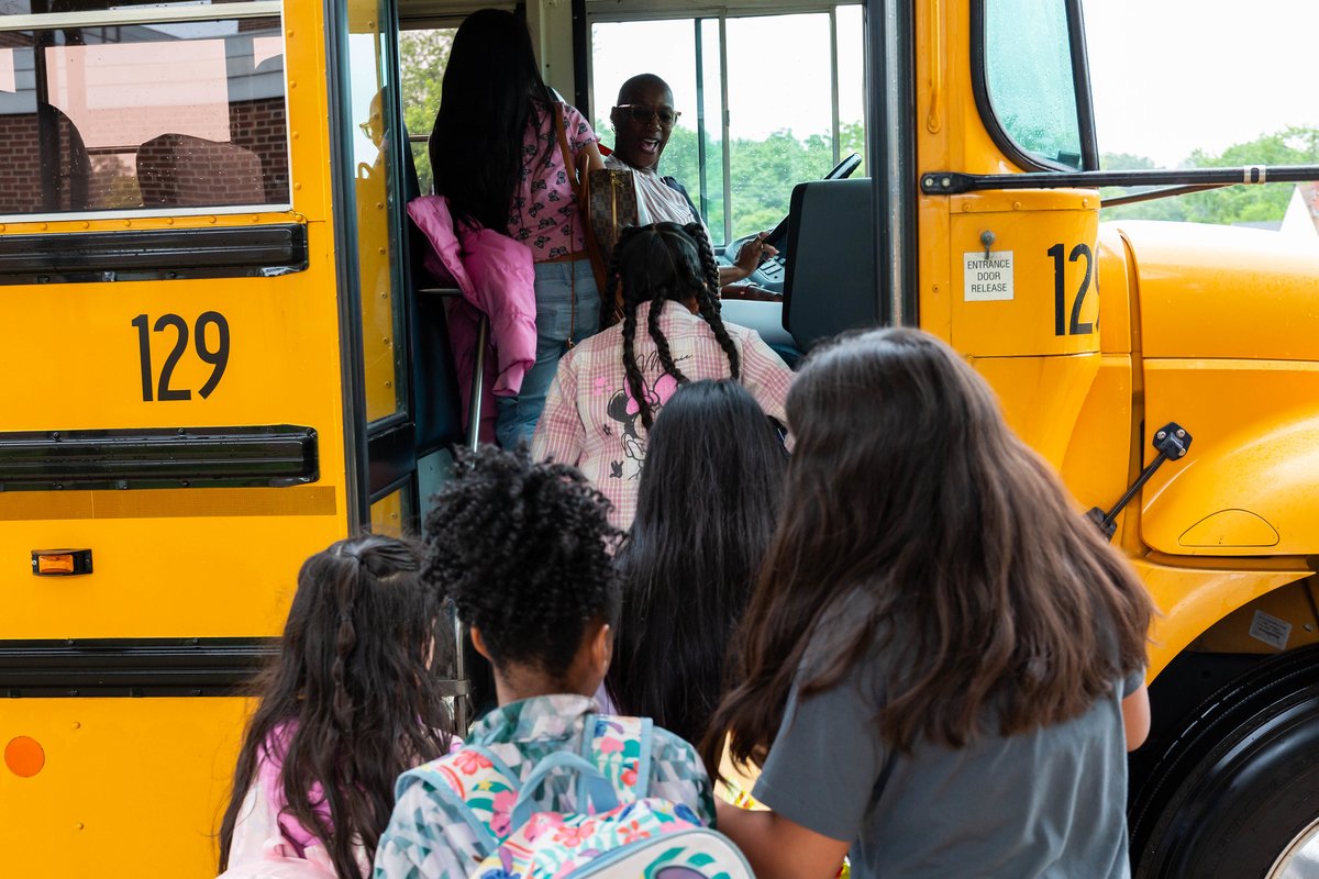 📸 Scenes from the last day of school at Elmwood Elementary School!