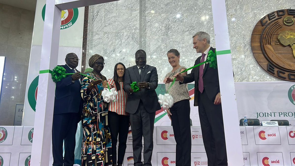 ECOWASdevparcel's tweet image. Exciting news! ECOWAS is spearheading initiatives for peace and economic integration in West Africa! With support from the EU,Germany, and Spain, we&apos;re launching four projects valued at over €105 million! Explore the details: wix.to/cPCUnUx #ECOWAS #WestAfrica #Projects