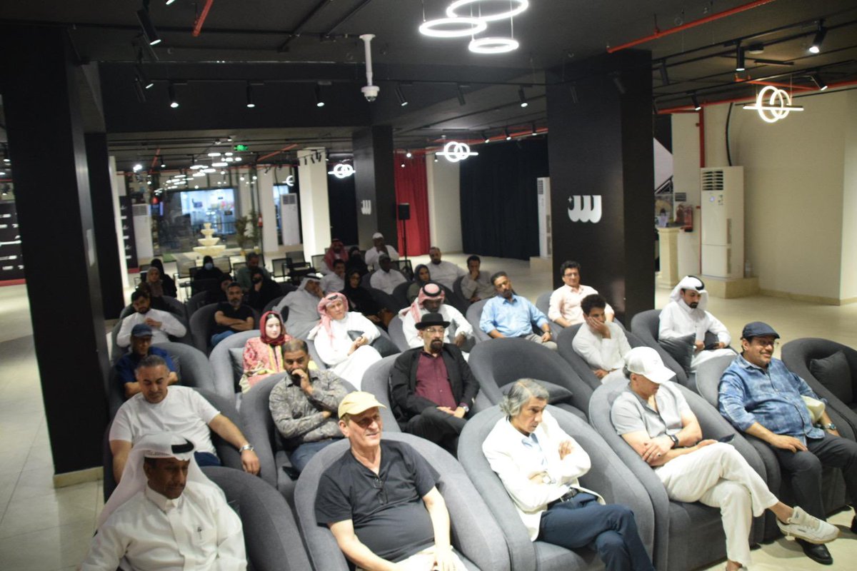 🎬 | #يحدث_الآن 

في أجواء من الحكاية والتأمل، تنطلق الحلقة الثالثة من برنامج #رواية_وفيلم

“المنبوذ: كيف تعيدك العزلة إلى إنسانيتك؟”

قراءة نقدية لفيلم "المنبوذ"  Cast Away

#جمعية_السينما