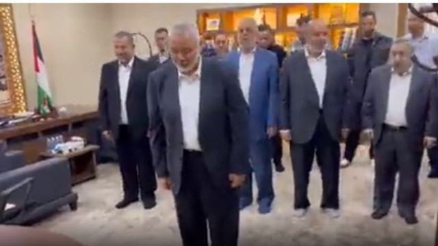 7 Ekim saldırısı,nasıl bir öngörü bu?
HAMAS'ı bitirdiniz
Hizbullah'ı bitirdiniz.
Husiler mahvolmak üzere.
Suriye gitti
Şimdi İran gidiyor.
Ve hala yanlış yapıyorsunuz diyenleri suçlamaya devam ediyorsunuz
Filistin halkının geleceğini,elbirliği ile yok ettiniz
Cehennemde yanasınız