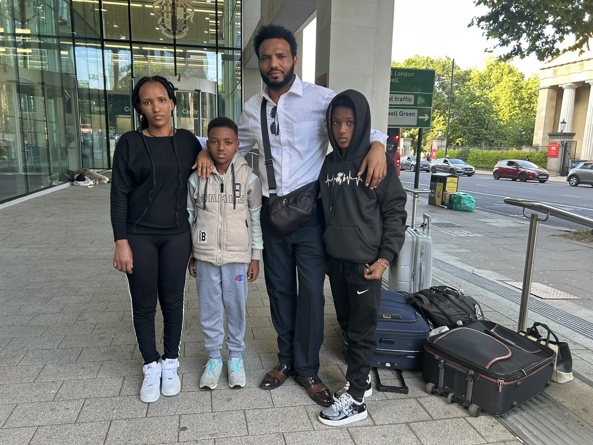 A family including 2 kids are today homeless and Currently outside Lambeth Council. They’ve been trying to contact Lambeth Council today for assistance but haven’t had any help. 

I was told they were refused entry by staff into the Civic Centre building. They’ve been directed to