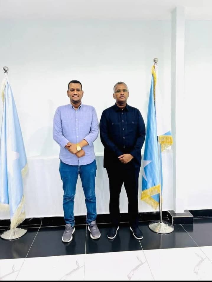 Salaadmayow's tweet photo. Congratulations, Prof. Ahmed, who has been appointed as the Director of Social Affairs at Nisa.
He is a hardworking person who knows a lot about social issues. https://t.co/43duIgpLun