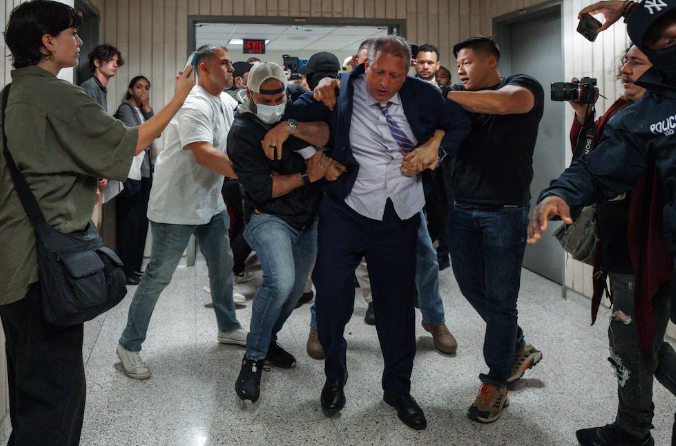 Candidato a alcalde de Nueva York es arrestado a las afueras de una corte de migración goo.su/Bwp8j5X #NM935