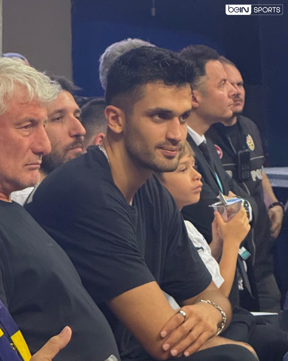 🏀 Panathinaikos forması giyen milli basketbolcumuz Ömer Faruk Yurtseven, Fenerbahçe Beko x Beşiktaş Fibabanka karşılaşmasını takip ediyor!

#beINSPORTS #TSBSL