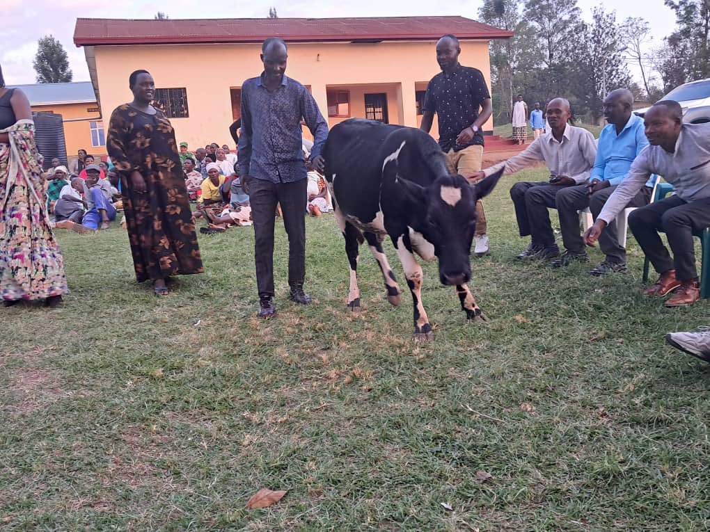 KIRAMURUZI SECTOR OFFICIAL (@kiramuruzio) on Twitter photo Umuyobozi wβumurenge wa <a href="/KiramuruziO/">KIRAMURUZI SECTOR OFFICIAL</a> yifatanyije n'abagize ihuriro rya <a href="/PSF_Rwanda/">PSF Rwanda</a> mu gikorwa cyo koroza inka ku miryango yarokotse Jenoside yakorewe Abatutsi itishoboye.
<a href="/GatsiboDistrict/">Gatsibo District</a>
<a href="/RwandaLocalGov/">Ministry of Local Government | Rwanda</a>
<a href="/Unity_MemoryRw/">Ministry of National Unity and Civic Engagement</a>
<a href="/RwandaEast/">πππ¬πππ«π§ ππ«π¨π―π’π§ππ | ππ°ππ§ππ</a> Umuyobozi wβumurenge wa <a href="/KiramuruziO/">KIRAMURUZI SECTOR OFFICIAL</a> yifatanyije n'abagize ihuriro rya <a href="/PSF_Rwanda/">PSF Rwanda</a> mu gikorwa cyo koroza inka ku miryango yarokotse Jenoside yakorewe Abatutsi itishoboye.
<a href="/GatsiboDistrict/">Gatsibo District</a>
<a href="/RwandaLocalGov/">Ministry of Local Government | Rwanda</a>
<a href="/Unity_MemoryRw/">Ministry of National Unity and Civic Engagement</a>
<a href="/RwandaEast/">πππ¬πππ«π§ ππ«π¨π―π’π§ππ | ππ°ππ§ππ</a>