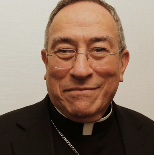 OutrchCatholic's tweet image. LGBTQ people “cannot be ignored,” writes Cardinal Óscar Rodríguez Maradiaga in a foreword for a book on LGBTQ ministry. Inspired by Pope Francis, Cardinal Maradiaga writes that ministry should come from among the people, not simply "solutions from above.” outreach.faith/2025/06/cardin…