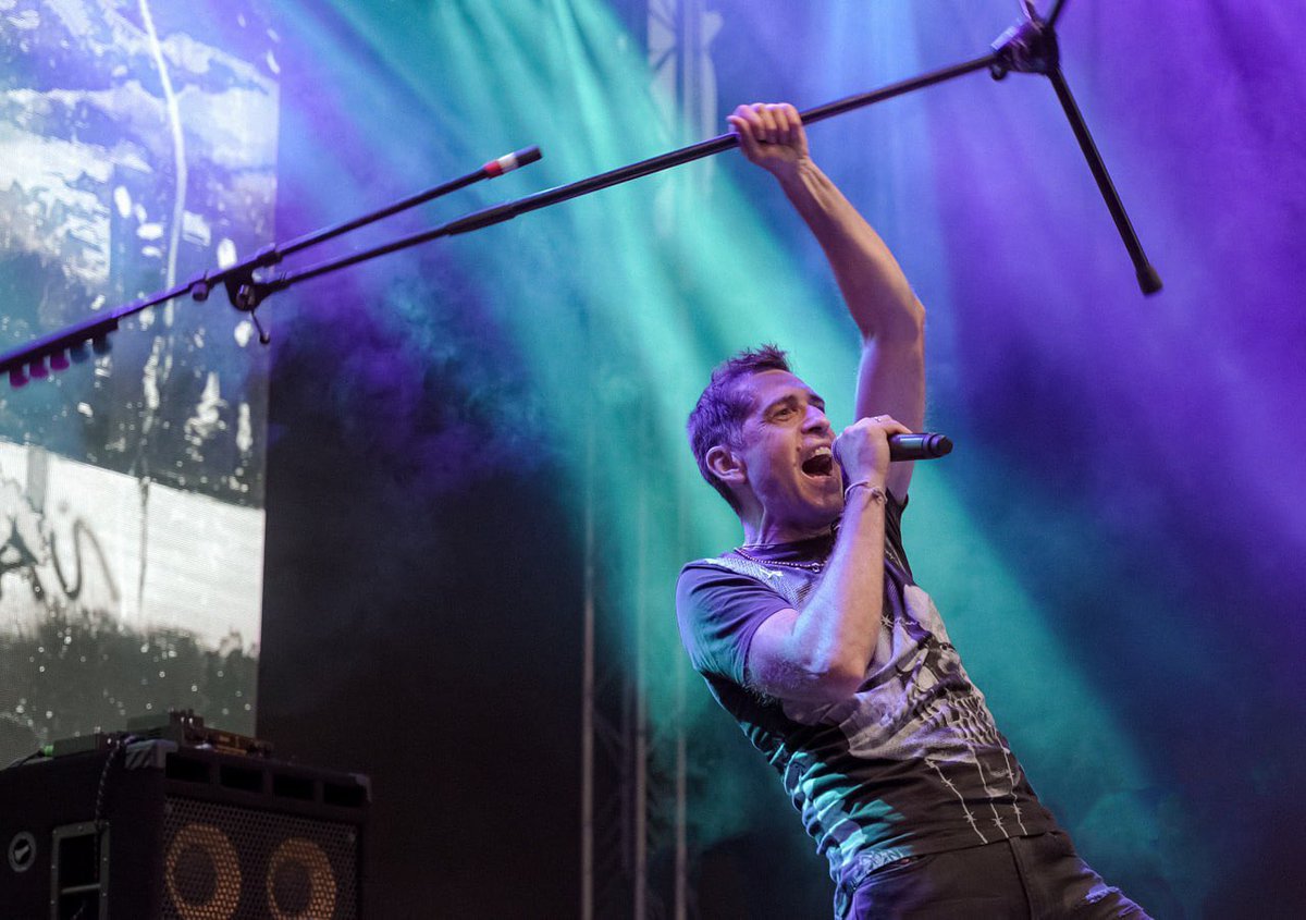 Сегодня – 17 июня – свой День рождения празднует основатель, лидер, голос, автор всех песен, лицо и душа группы «Ногу Свело!» Максим Покровский! Любим, ценим и обнимаем всей командой!

Присоединяйтесь к поздравлениям в комментариях! 🎉